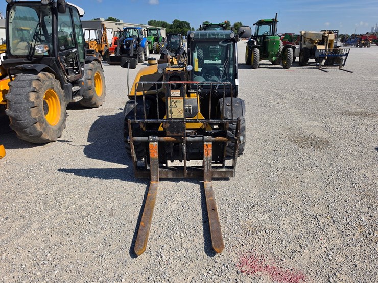2016-caterpillar-th255c-image-2