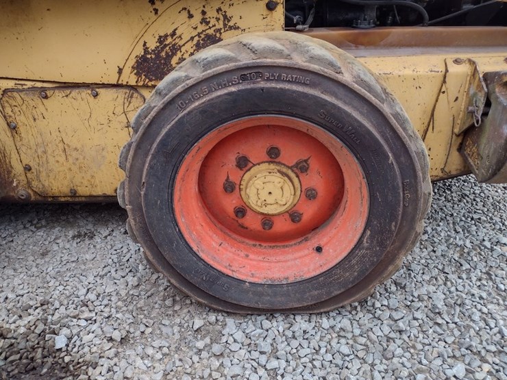 new-holland-lx885-image-12