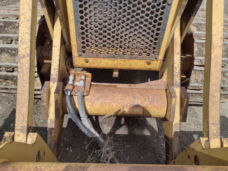 caterpillar-939c-image-39