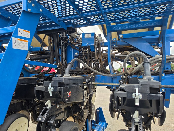 2013-kinze-3600-image-14