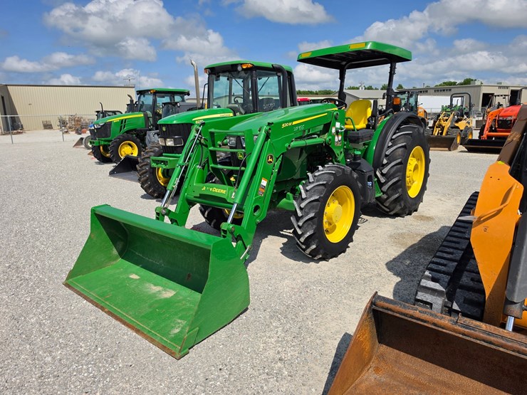 2022-john-deere-5090e-image-1