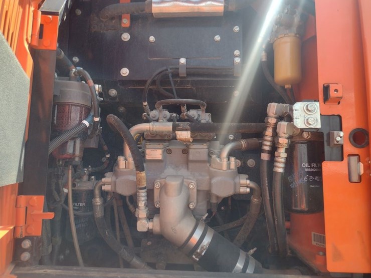 hitachi-zx160-lc-6n-image-36
