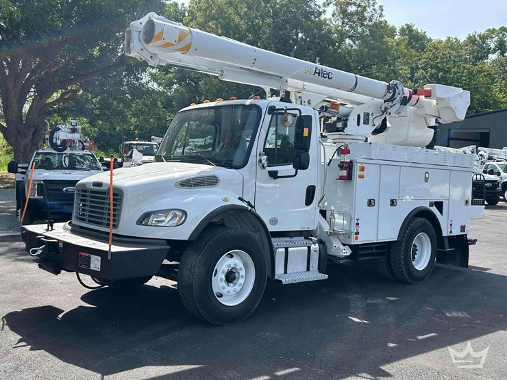 2019-freightliner-m2-106-image-1