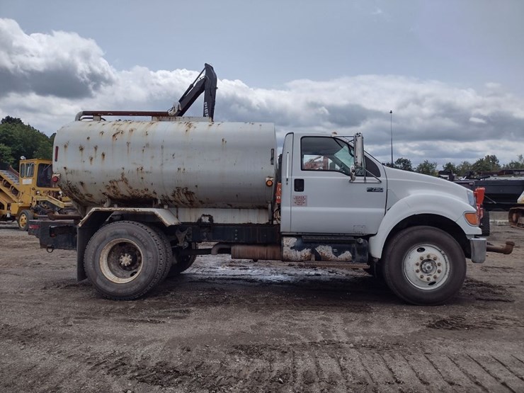 ford-f750-image-3