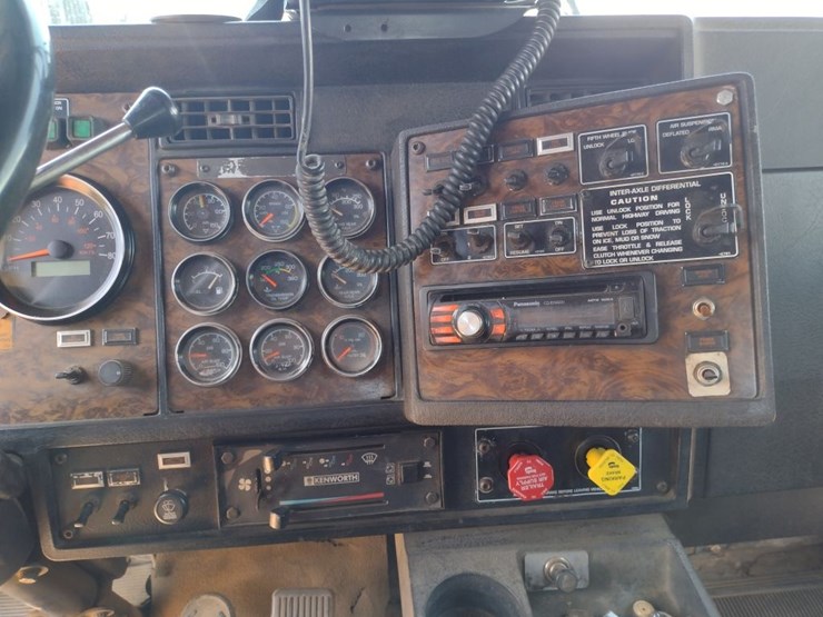 kenworth-w900-image-13