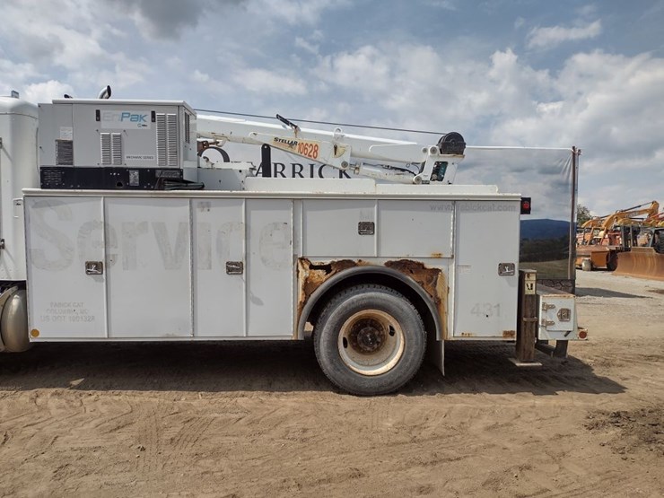 peterbilt-335-image-21