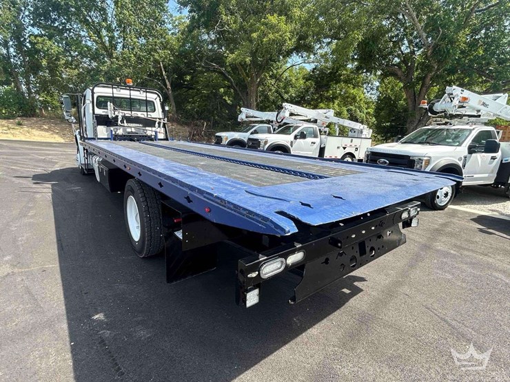 2018-freightliner-m2-106-image-4