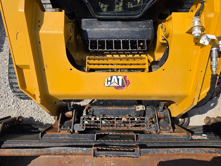 2020-caterpillar-299d3-image-5