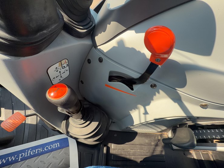 new-holland-t4.75-image-35