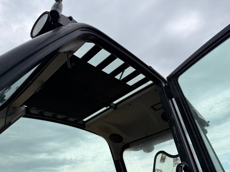 2014-jcb-541-image-7