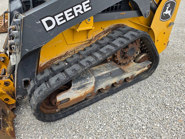 2022-deere-317g-image-13