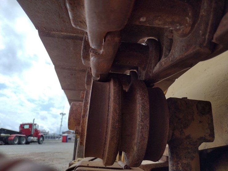 caterpillar-939c-image-15
