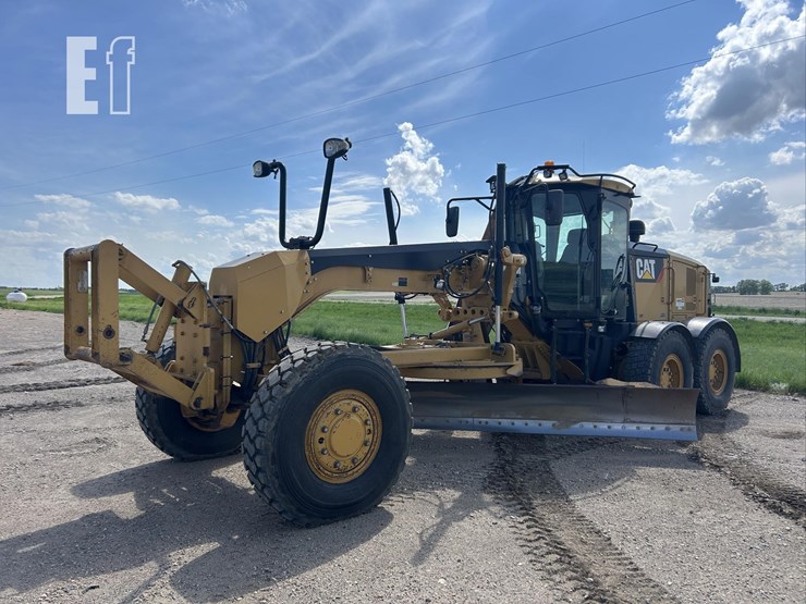 2011-caterpillar-140m2-awd-image-1