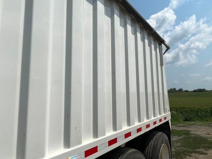 #1260-•-2013-jet-co-tandem-axle-26'-grain-trailer-(has-wi-title)-image-19