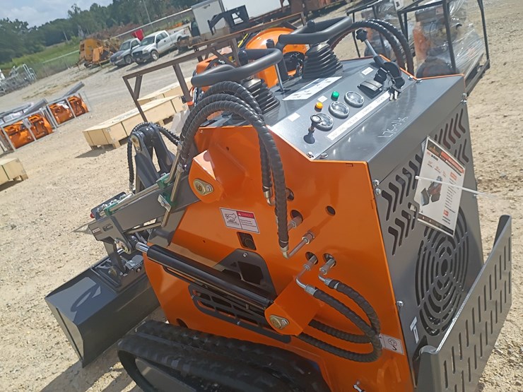 #l76-046-•-2026-landhonor-me380-mini-skid-steer-image-10