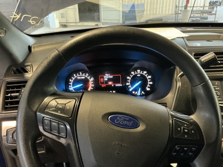 2018-ford-explorer-image-15
