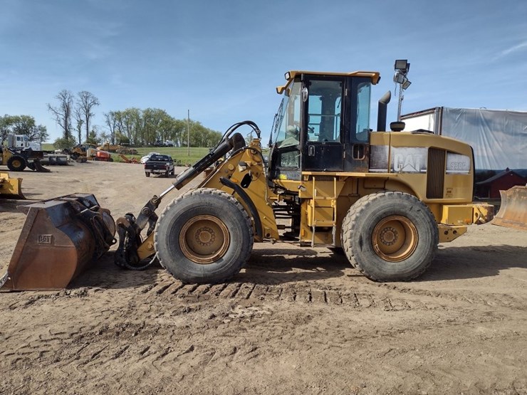 caterpillar-930g-image-1
