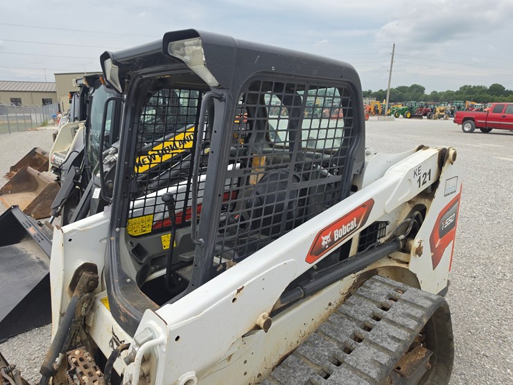 2022-bobcat-t550-image-25