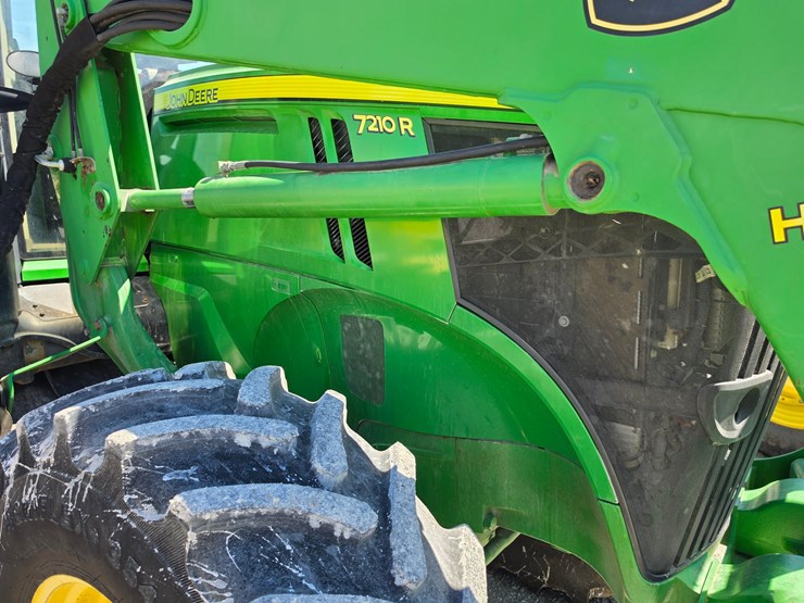 2014-john-deere-7210r-image-25