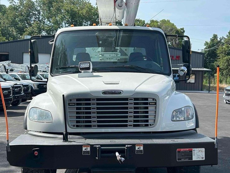 2019-freightliner-m2-106-image-26