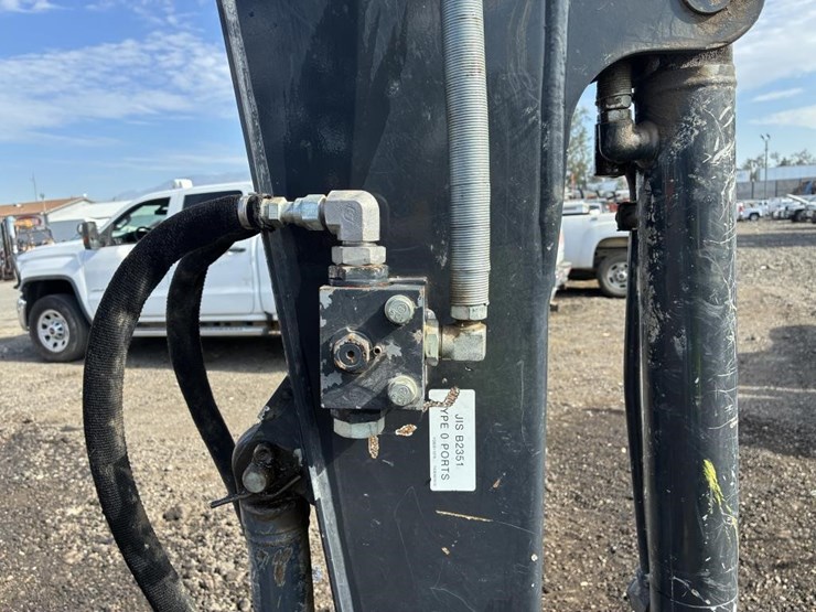 2023-deere-35g-image-12