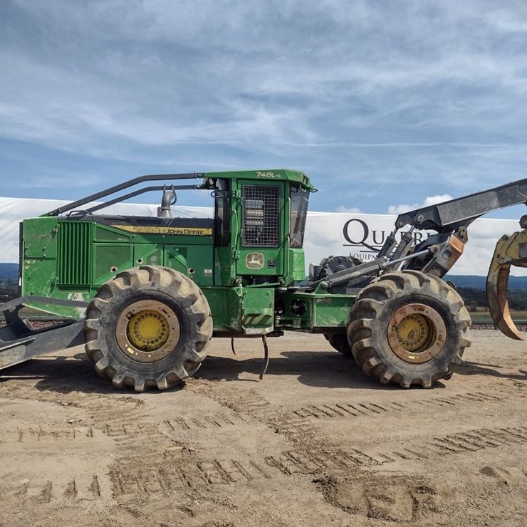 DEERE 748L II