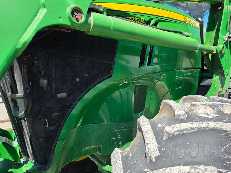 2014-john-deere-7210r-image-8