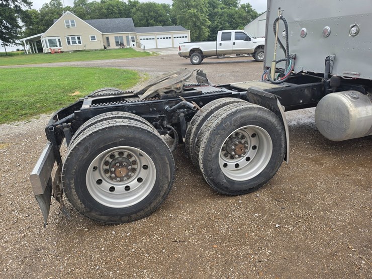 2006-peterbilt-379-image-41