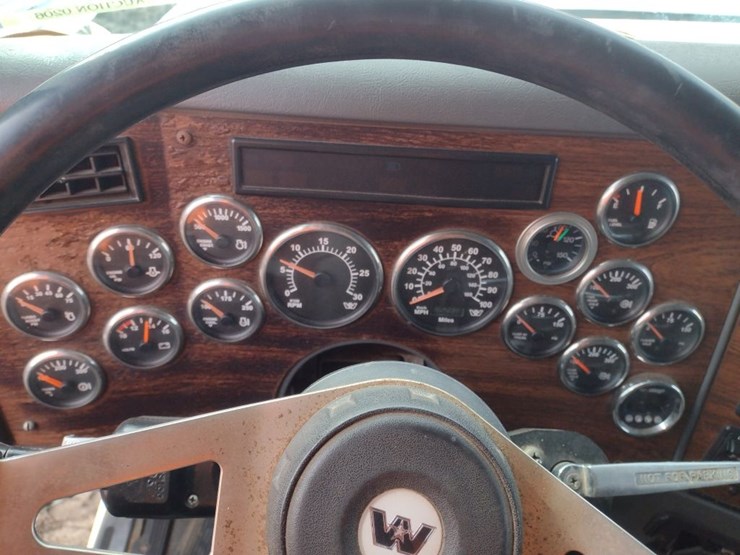 2005-western-star-4900fa-image-9