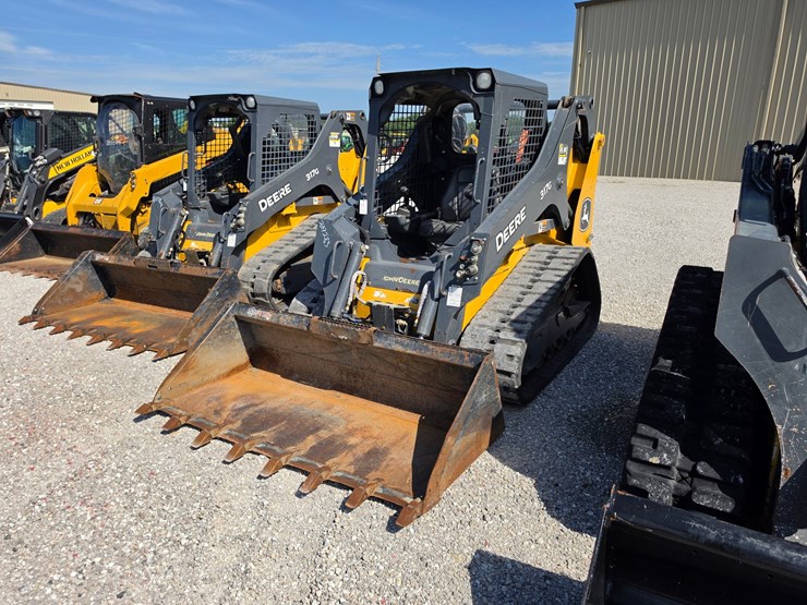 2023-deere-317g-image-1