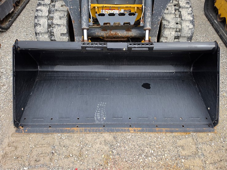 2015-deere-323e-image-3