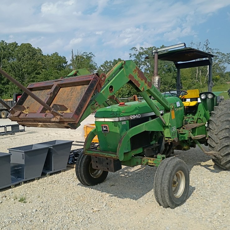 JOHN DEERE 2940