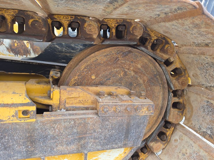 2019-deere-700k-lgp-image-23