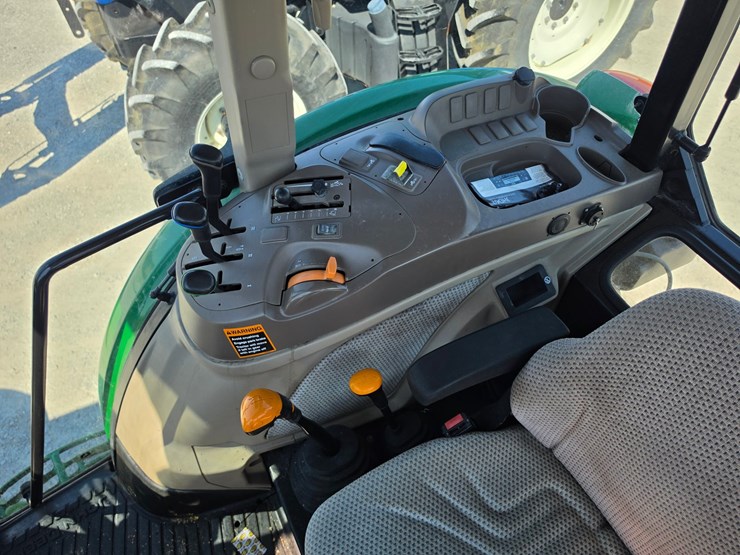 2020-john-deere-6105e-image-9