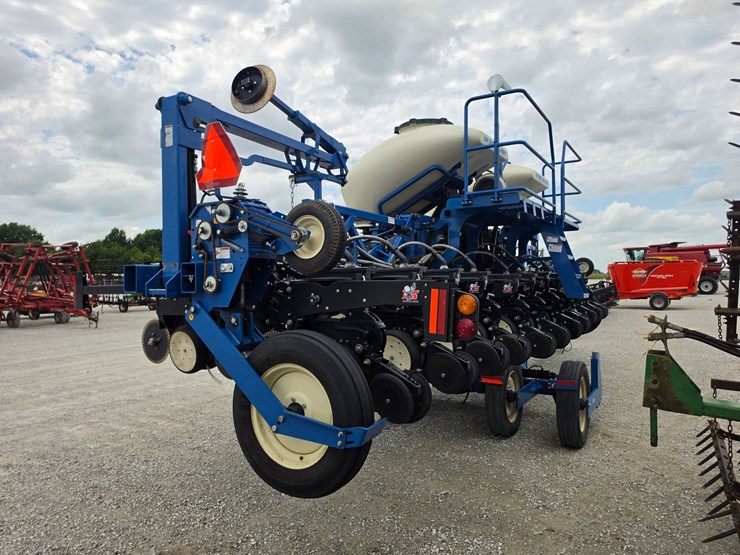 2013-kinze-3600-image-12