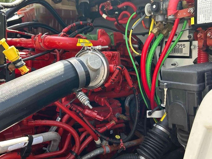 2018-freightliner-m2-106-image-8