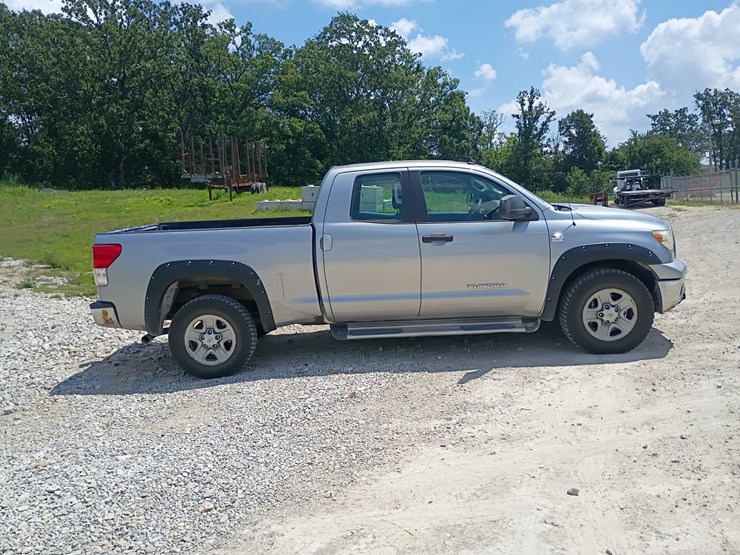 2010-toyota-tundra-image-9