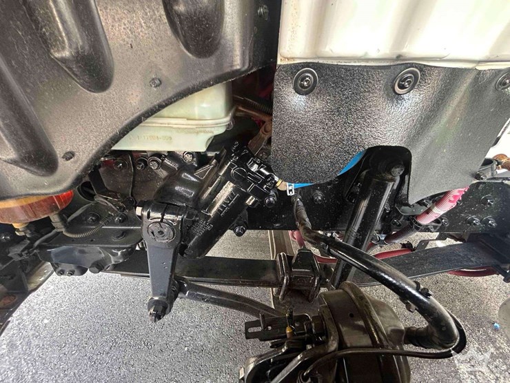 2018-freightliner-m2-106-image-27