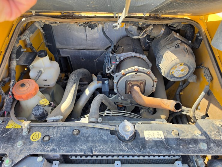 2023-deere-317g-image-19