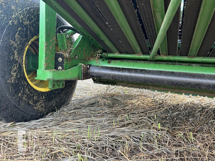 2010-john-deere-568-image-27