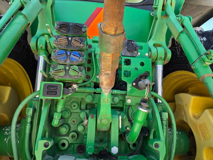 2014-john-deere-7210r-image-19