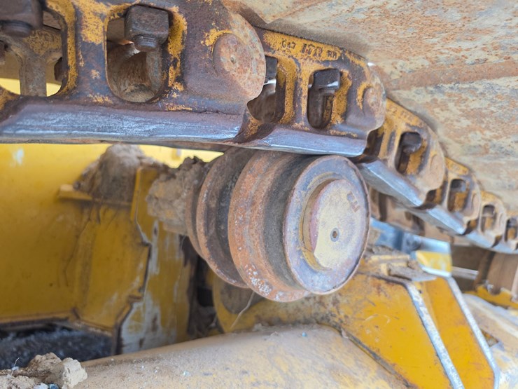 2019-deere-700k-lgp-image-22