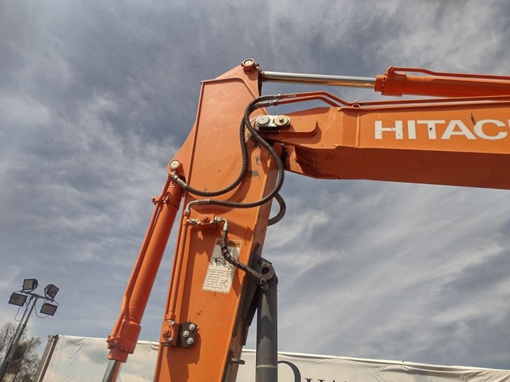 hitachi-zx160-lc-6n-image-22