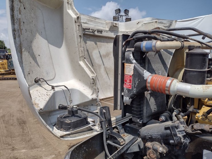 peterbilt-330-image-34