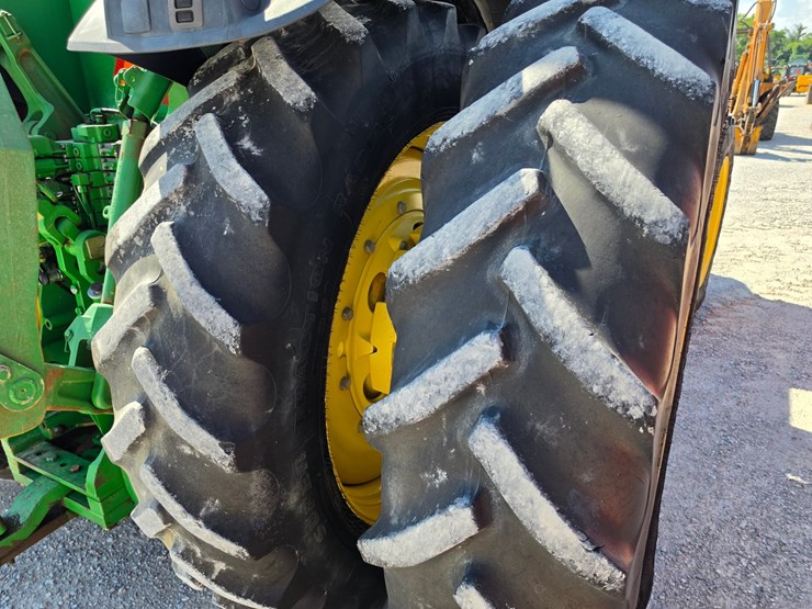 2012-john-deere-8335r-image-19