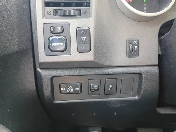 2010-toyota-tundra-image-56