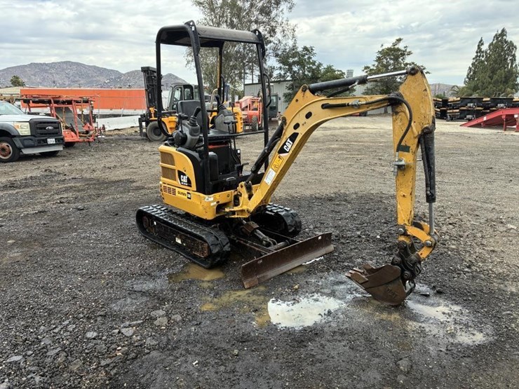 2013-caterpillar-301.7d-cr-image-2