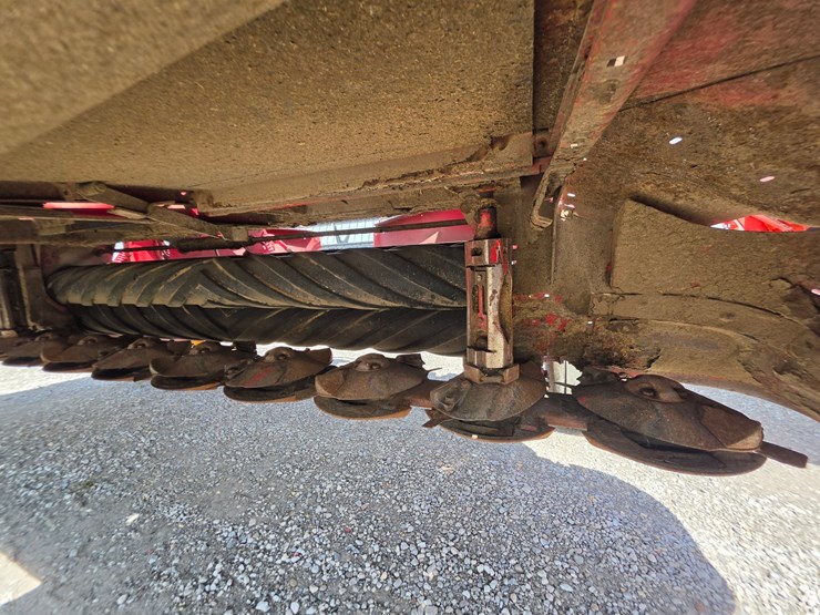 2013-new-holland-h7450-image-4