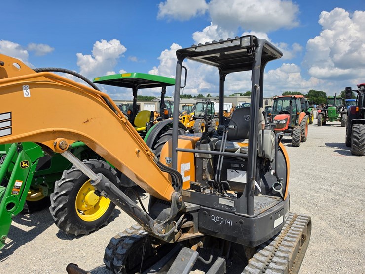 2019-case-cx37c-image-4