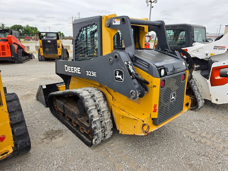 2015-deere-323e-image-20
